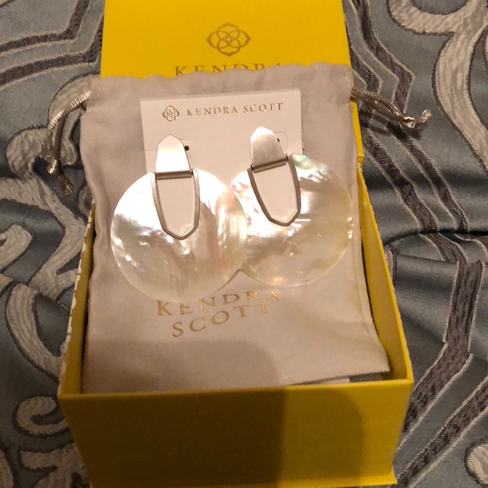 Brand new ** never worn. Received as a gift.